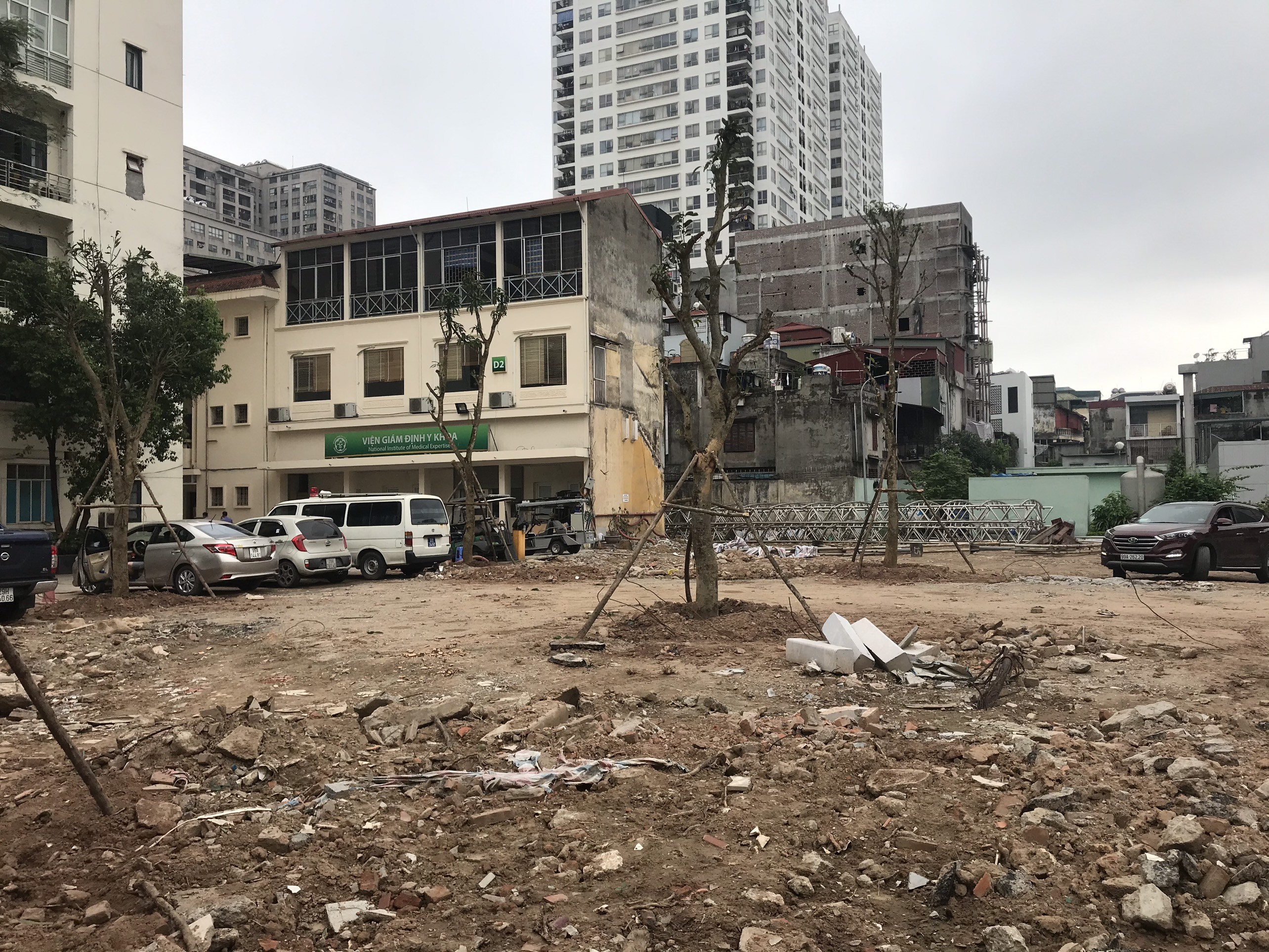 3-bv-bach-mai-kho-khan-tai-chinh-nhung-lai-tuyen-gap-doi-so-nhan-vien-1618543542.jpg