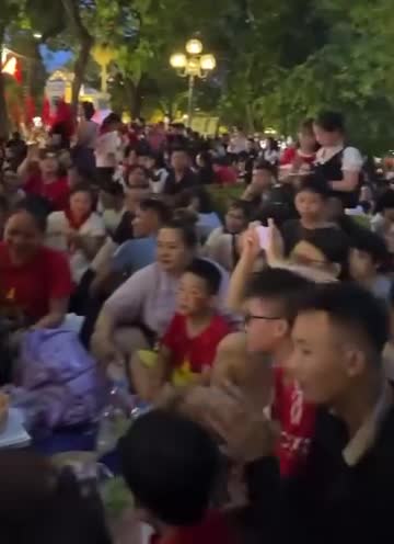 clip-co-gai-thoi-nen-banh-sinh-nhat-1756111468.mp4