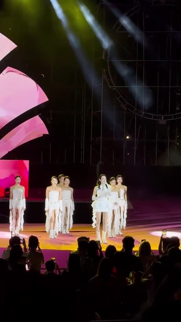clip-hien-ho-xin-loi-khan-gia-1755404258.mp4