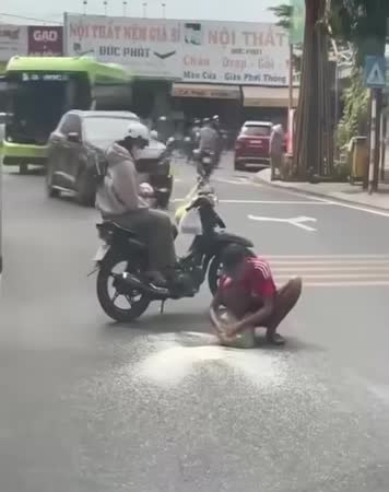 clip-nam-thanh-nien-nhat-gao-1767954496.mp4