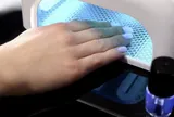 Tia cực tím từ đèn sấy khô móng tay có nguy cơ gây ung thư