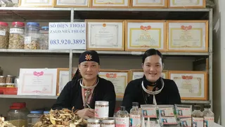 Bà Triệu Thị Dung và con gái Dương Thị Lệ phát triển nghề thuốc nam gia truyền