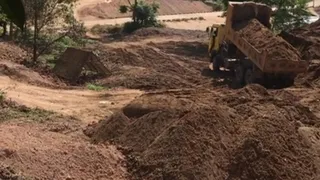 Khánh Hòa: Khai thác, vận chuyển đất trái phép gây nhiễm môi trường, hư hỏng đường sá tại Khánh Sơn