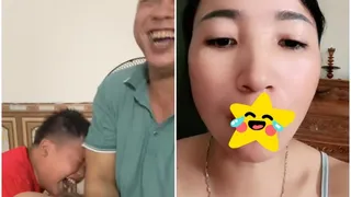 Hai bố con cười không ăn nổi cơm khi thấy mẹ đi phun môi về, xem nguyên nhân ai cũng đồng cảm