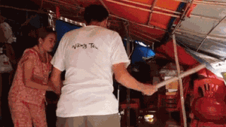 Thấy vợ hoạnh họe con dâu 'dùng quạt tốn điện', ông chồng phát bực 'xử' luôn cái quạt