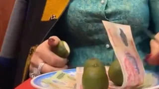 Cô đồng xem bói 'đúng nhận sai cãi' xôn xao trên mạng xã hội có thể bị xử lý thế nào?