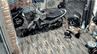 Cha mẹ cuống cuồng tìm cách hồi sinh con trai đột ngột tắt thở và cái kết