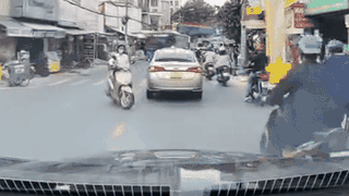 Những cái gật đầu thay lời cảm ơn trên đường: Hành động đẹp cần tích cực lan toả