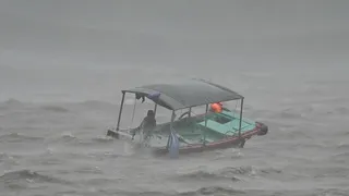 Thuyền đứt neo trôi trên biển, một ngư dân mất tích