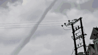 Clip: Vòi rồng hiếm gặp ở Bắc Ninh