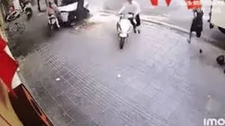 Công an Hà Nội thông tin vụ nữ tài xế tông liên hoàn 12 xe máy khiến 1 người tử vong