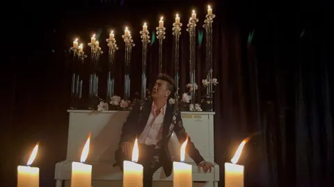 Xúc động Clip Đàm Vĩnh Hưng khóc trong hậu trường khi thu âm Gánh mẹ