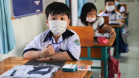 Học sinh không đến trường nếu có biểu hiện ho, sốt, khó thở...