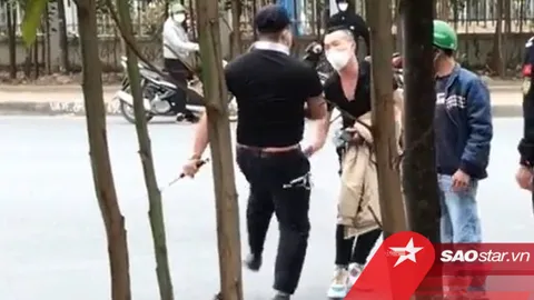 Clip: Đánh vợ ngay giữa đường, gã chồng bị nam bảo vệ đấm túi bụi phải rối rít xin tha