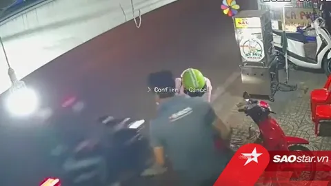 Clip: Vừa giật túi xách của cô gái, 2 thanh niên tăng ga tẩu thoát thì bất ngờ tự ngã lăn xuống đường