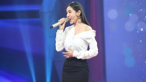 Giữa nghi vấn tái xuất sau ồn ào từ thiện, Thủy Tiên bị netizen 'mổ xẻ' giọng hát