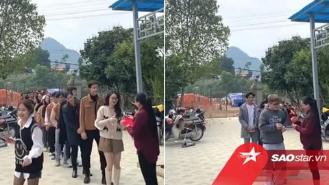 Lớp học khiến ai cũng trầm trồ vì số lượng thành viên ở buổi họp lớp, lại còn được cô giáo lì xì đầu năm