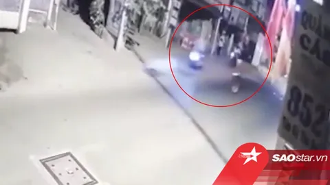 Clip: Mâu thuẫn va chạm giao thông, nam thanh niên đạp ngã xe đối phương khiến va vào cột điện tử vong