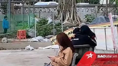 Clip: Cặp đôi thản nhiên ôm hôn trong chùa, bất chấp xung quanh có trẻ con