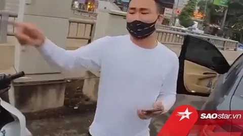 Clip: Nam shipper va chạm làm móp đuôi xe Camry nhưng thái độ của cả 2 mới gây tranh cãi