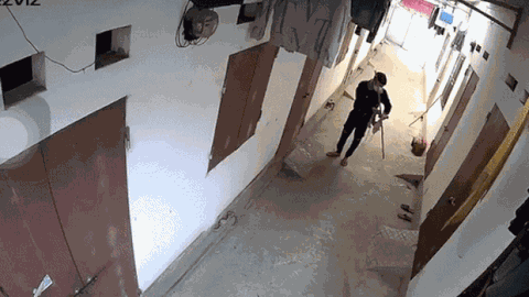 Tên 'biến thái' lẻn vào khu trọ trộm đồ lót phụ nữ, còn 'lịch sự' trả lại 1 thứ khiến người xem ngán ngẩm