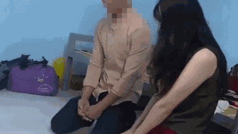Clip: Chồng bắt quả tang vợ "nương tựa cùng trai trẻ" trong phòng trọ, thái độ xử lý gây chú ý