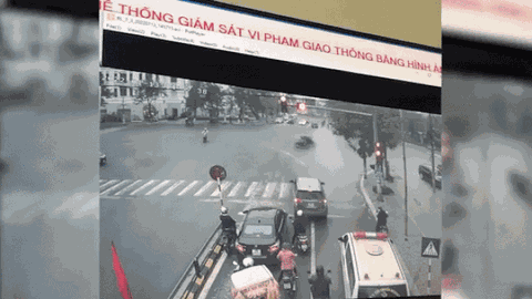 Vụ ô tô vượt đèn đỏ nhường đường cho xe cấp cứu bị phạt nguội: Thông tin bất ngờ từ CSGT