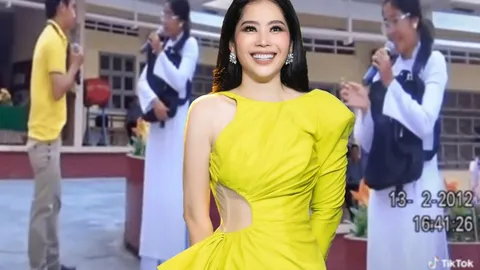 Clip: Nam Em hát văn nghệ thời đi học 10 năm trước: Giọng hát lẫn phong cách khiến fan 'cười bò'