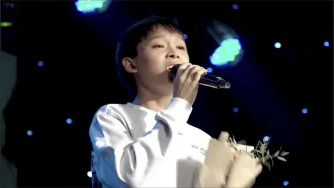 Hồ Văn Cường thử sức hát nhạc Pop Ballad trong sân khấu mới nhất, liệu có gây thiện cảm với netizen?