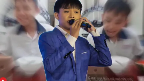 Lộ clip Hồ Văn Cường vừa ăn cơm vừa hát: Giọng hát ra sao mà được khen hết lời?
