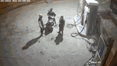 Ghé tiệm xăng đổ đầy bình, đôi nam thanh nữ tú có màn phối kết hợp 'ăn quỵt' trắng trợn