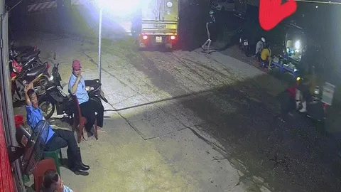 Clip: Chủ xe ngồi bên cạnh, tên trộm táo bạo lấy xe như chỗ không người