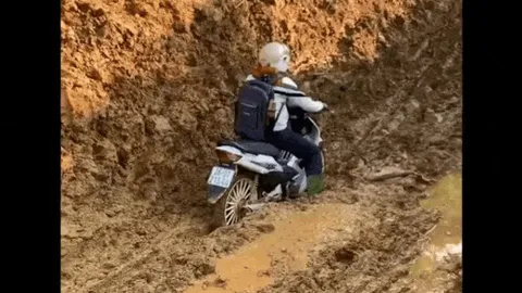Clip: Nỗi khổ của những người dân vùng cao mùa mưa