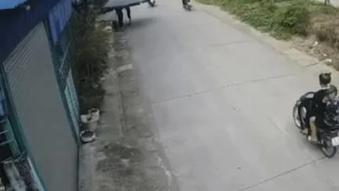 Clip: Học sinh 'đầu trần' chạy xe máy với tốc độ cao gây tai nạn