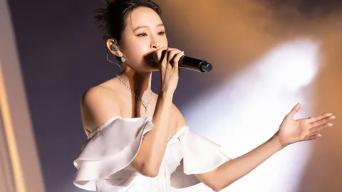 Khán giả đã chán nghe Hiền Hồ hát?