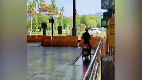 Clip: Thi bằng lái xe máy sao lạ và nhanh đến vậy