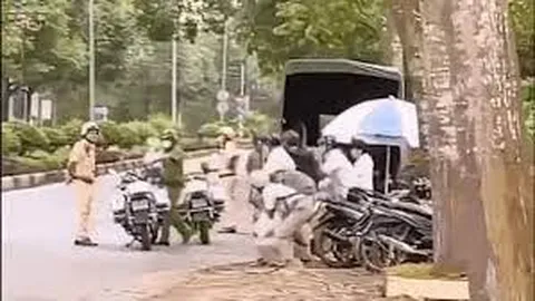 Clip: Học sinh vi phạm giao thông bị các chú CSGT phạt tập thể dục