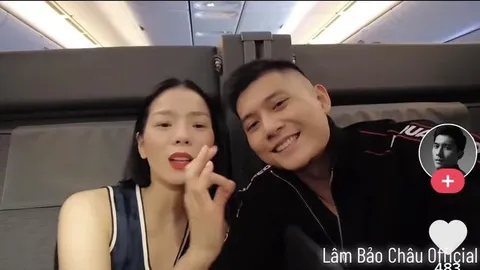 Lệ Quyên - Lâm Bảo Châu 'dính như sam', liên tục phát cẩu lương giữa chốn đông người