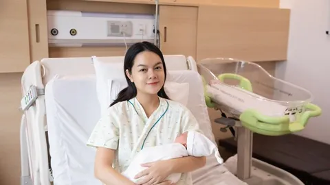 Ái nữ đổ bệnh, Phạm Quỳnh Anh thấp thỏm đứng ngồi không yên