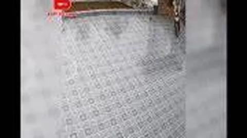 Clip: Nhà có bốn cô tiên và chiếc sân trơn trượt bất ổn