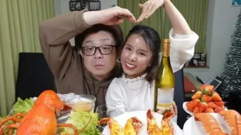 Xuất hiện hàng loạt hội nhóm anti, tẩy chay vợ chồng bà Nhân Vlog
