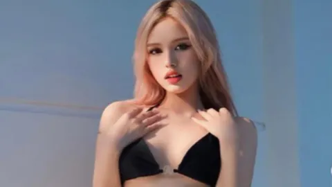 Xoài Non khoe ảnh bikini mướt mắt, danh tính người chụp khiến netizen 'há hốc mồm'