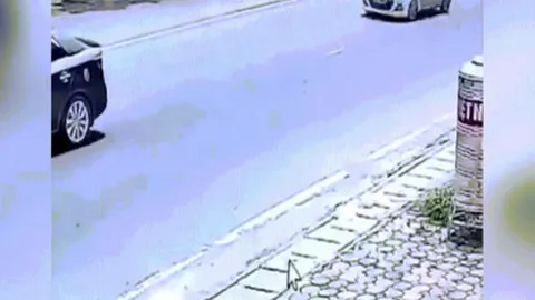 Clip: Taxi drift tránh va chạm như tay đua chuyên nghiệp