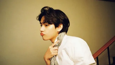 Sau khi bắt gặp hẹn hò với Jennie, V (BTS) đón nhận 'tín hiệu vui'