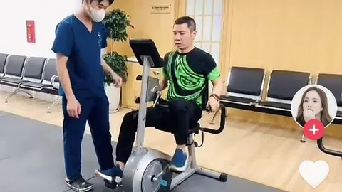 NSND Công Lý cố gắng tập luyện mỗi ngày, sức khỏe tiến triển tốt sau bạo bệnh