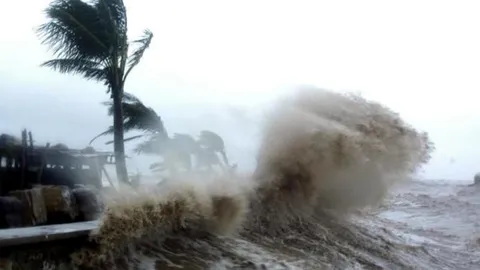 Biển Đông sắp đón bão, Miền Bắc mưa lớn giảm nhiệt