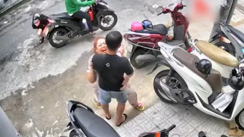 Clip: Cười chảy nước mắt với anh shipper "may mắn"