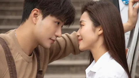 Khả Ngân và Thanh Sơn ngầm công khai hẹn hò qua hành động này