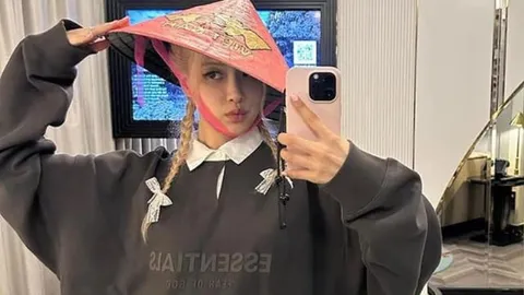 Vừa về nước, Rosé có hành động bày tỏ sự lưu luyến Việt Nam