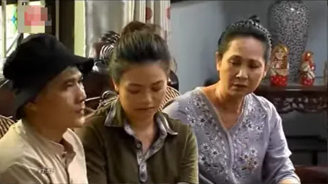 Gia Đình Mình Vui Bất Thình Lình: Lộ ảnh Phương về chăm sóc khi Công bệnh nặng